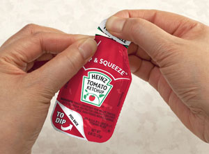 Кетчуп Heinz в упаковке Dip&Squeeze