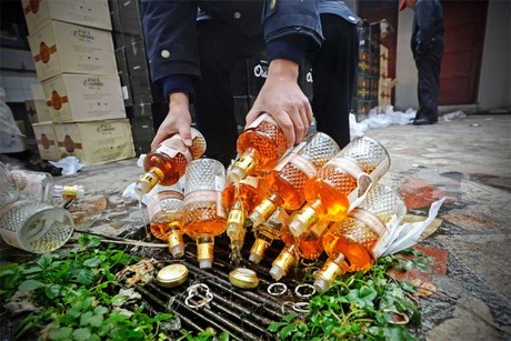 Сели в лужу