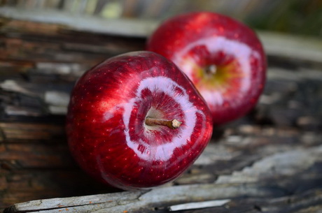 Целятся в яблочко