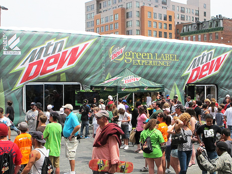 Mountain Dew идет в народ