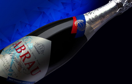 На фоне триколора