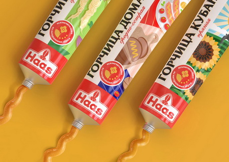 За кухонным столом