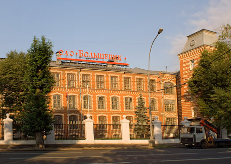 Ограничивает возможности