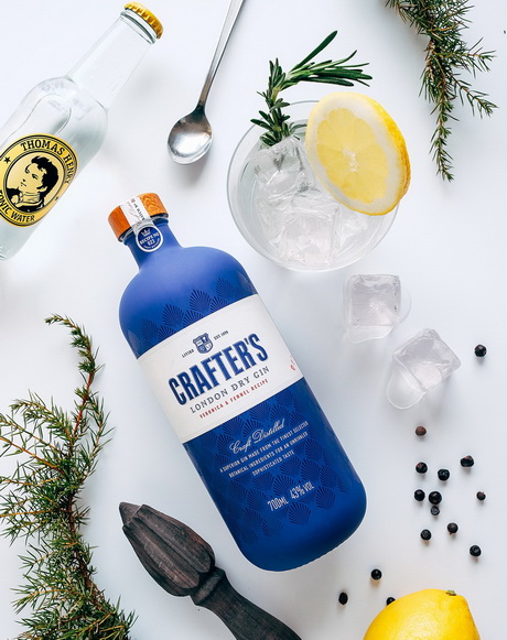 Сапфирово синий