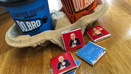 С чувством юмора