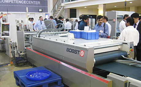 Bobst смотрит на Восток